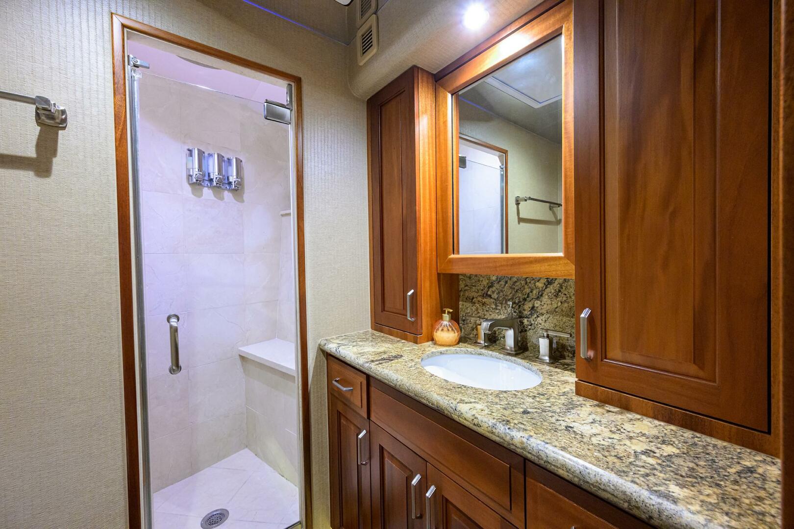 Hatteras-GT63 2013-Reelin N Dealin Palm City-Florida-United States-Hatteras 63 Reelin N Dealin  Interior Master Stateroom Head-5934092 | Thumbnail