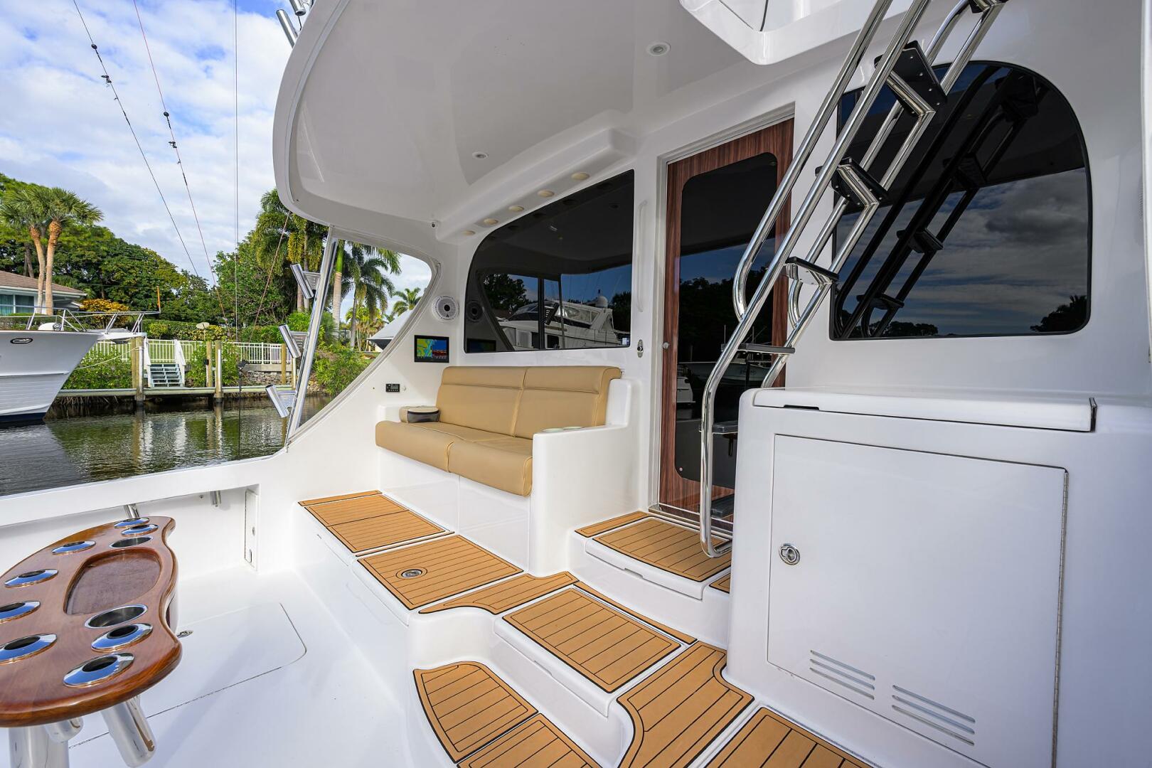 Hatteras-GT63 2013-Reelin N Dealin Palm City-Florida-United States-Hatteras 63 Reelin N Dealin  Exterior Cockpit-5934227 | Thumbnail