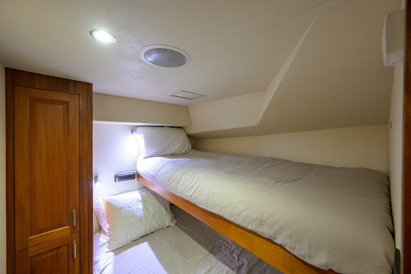 Hatteras-GT63 2013-Reelin N Dealin Palm City-Florida-United States-Hatteras 63 Reelin N Dealin  Interior Guest Stateroom-5934095