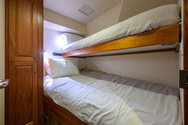 Hatteras-GT63 2013-Reelin N Dealin Palm City-Florida-United States-Hatteras 63 Reelin N Dealin  Interior Guest Stateroom-5934096