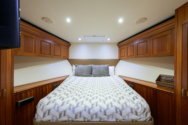 Hatteras-GT63 2013-Reelin N Dealin Palm City-Florida-United States-Hatteras 63 Reelin N Dealin  Interior Guest Stateroom-5934093