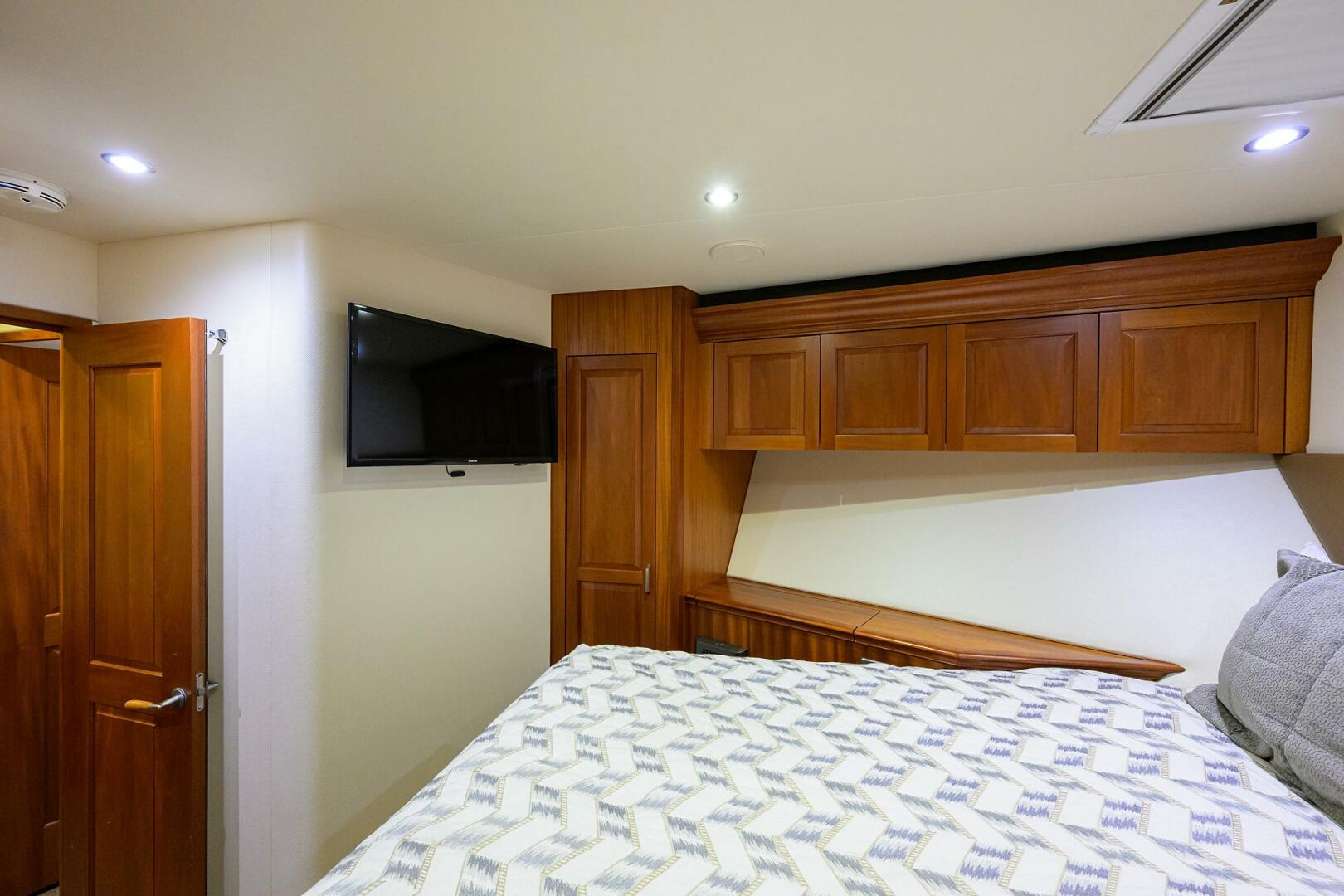 Hatteras-GT63 2013-Reelin N Dealin Palm City-Florida-United States-Hatteras 63 Reelin N Dealin  Interior Guest Stateroom-5934094 | Thumbnail