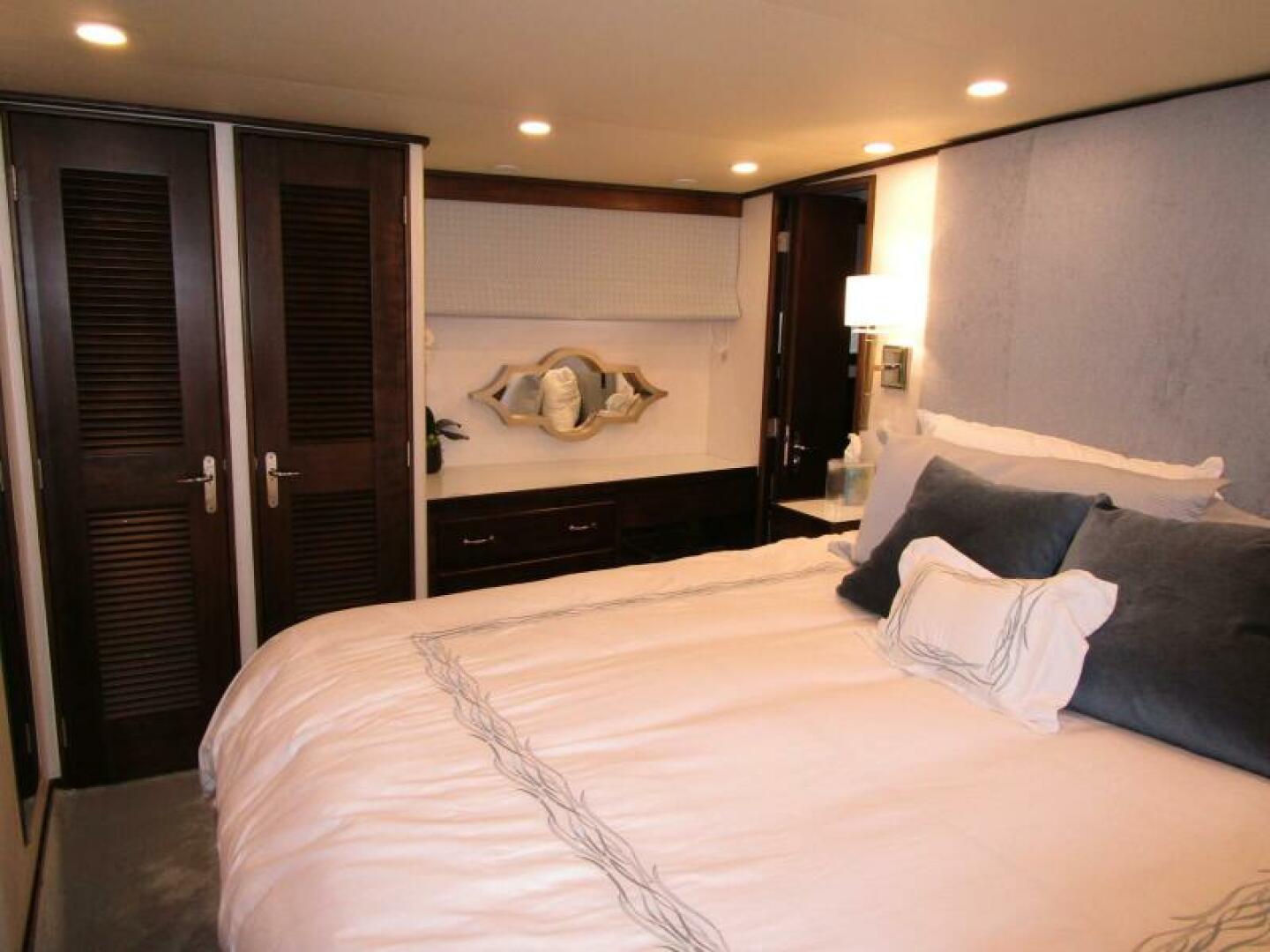 Burger-Flush Deck with Flybridge 1986-SHEPSL X Ft. Lauderdale-Florida-United States-Master Looking to Stbd. -5935204 | Thumbnail