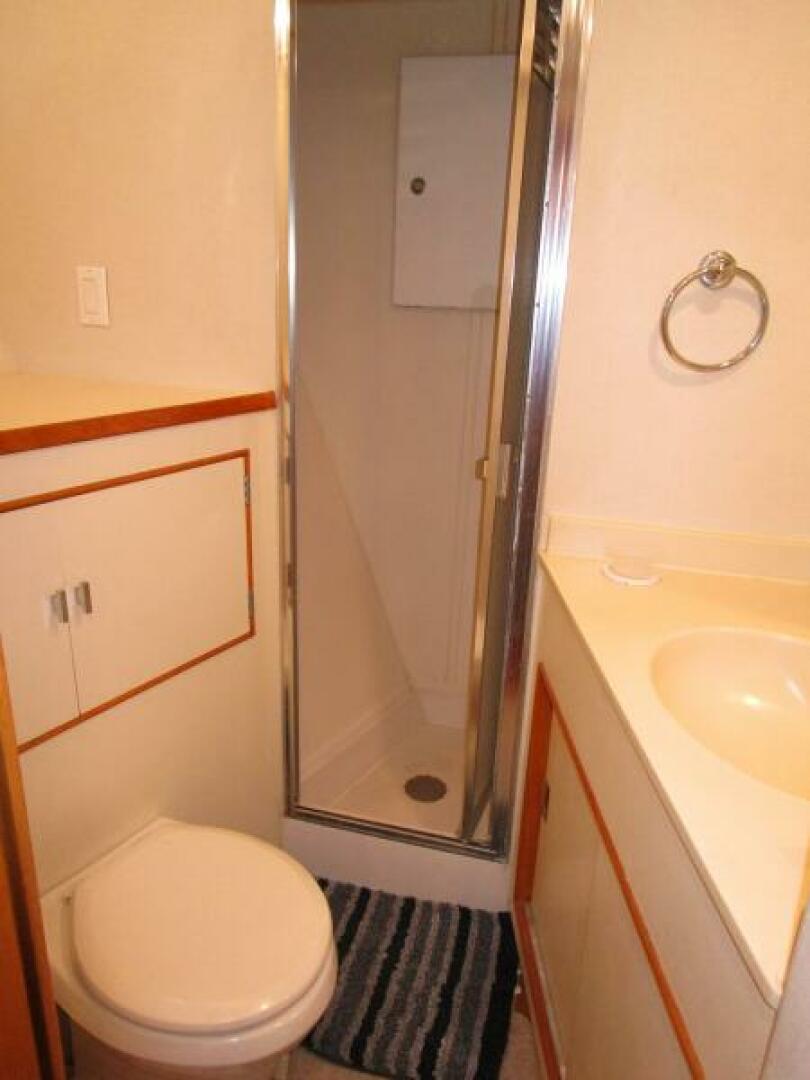 Burger-Flush Deck with Flybridge 1986-SHEPSL X Ft. Lauderdale-Florida-United States-Crew Head -5935249 | Thumbnail