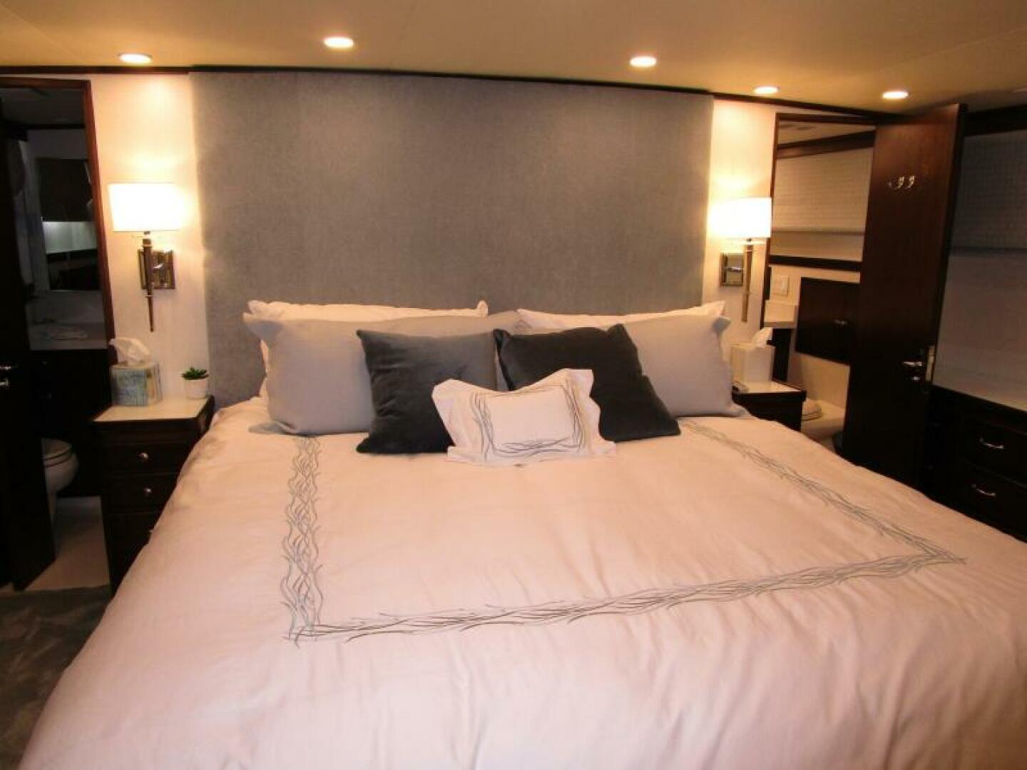 Burger-Flush Deck with Flybridge 1986-SHEPSL X Ft. Lauderdale-Florida-United States-Master Looking Aft -5935202 | Thumbnail