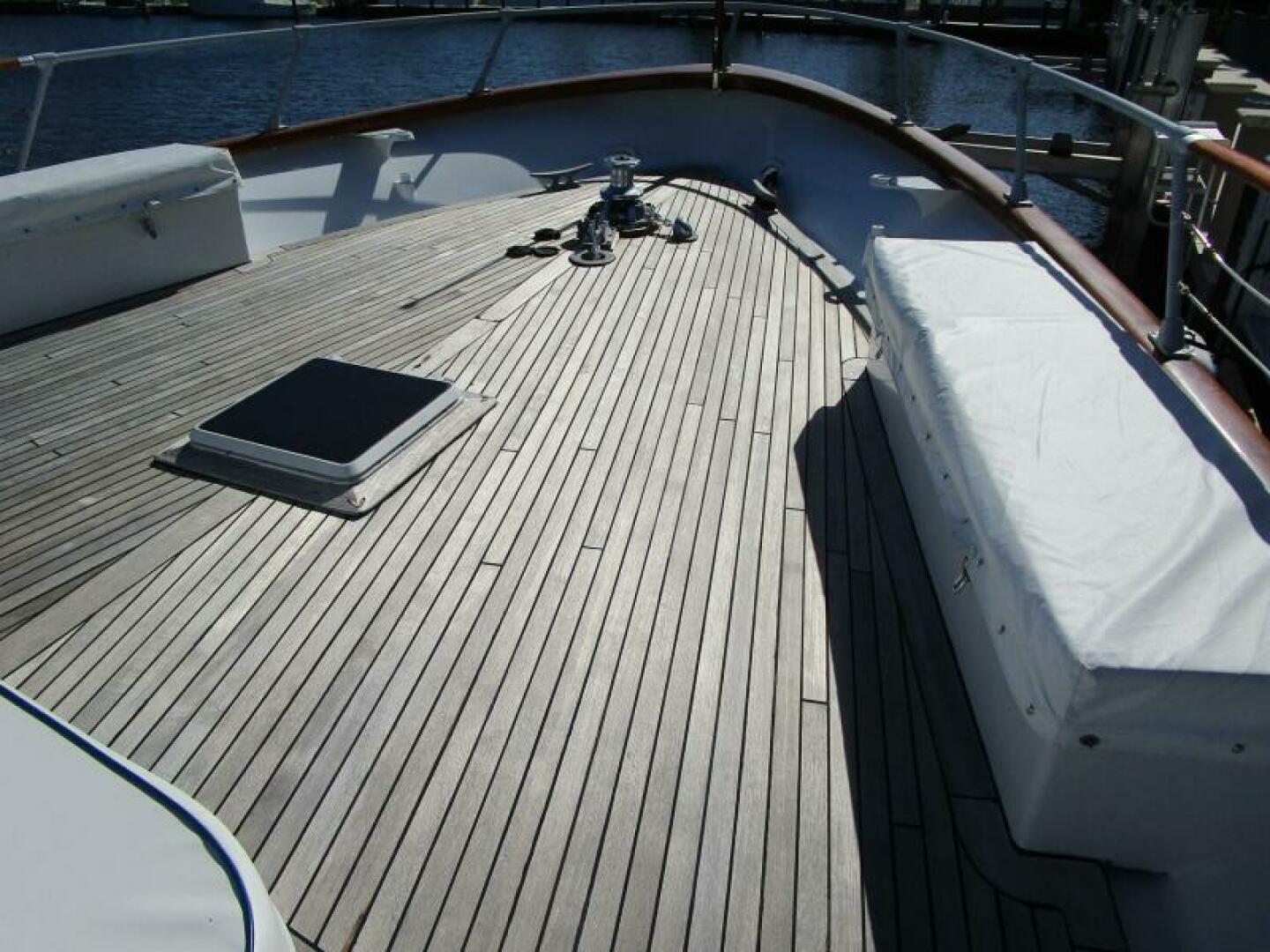 Burger-Flush Deck with Flybridge 1986-SHEPSL X Ft. Lauderdale-Florida-United States-Foredeck -5935218 | Thumbnail