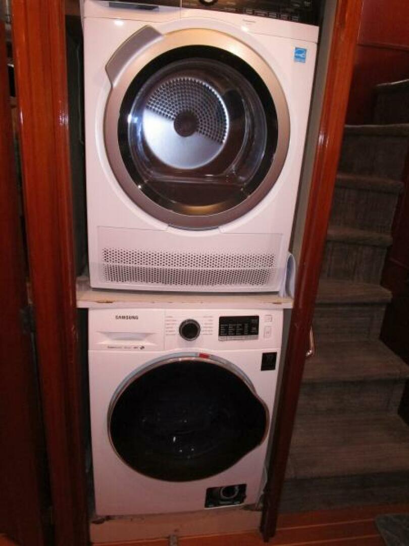 Burger-Flush Deck with Flybridge 1986-SHEPSL X Ft. Lauderdale-Florida-United States-Crew Area Laundry-5935244 | Thumbnail