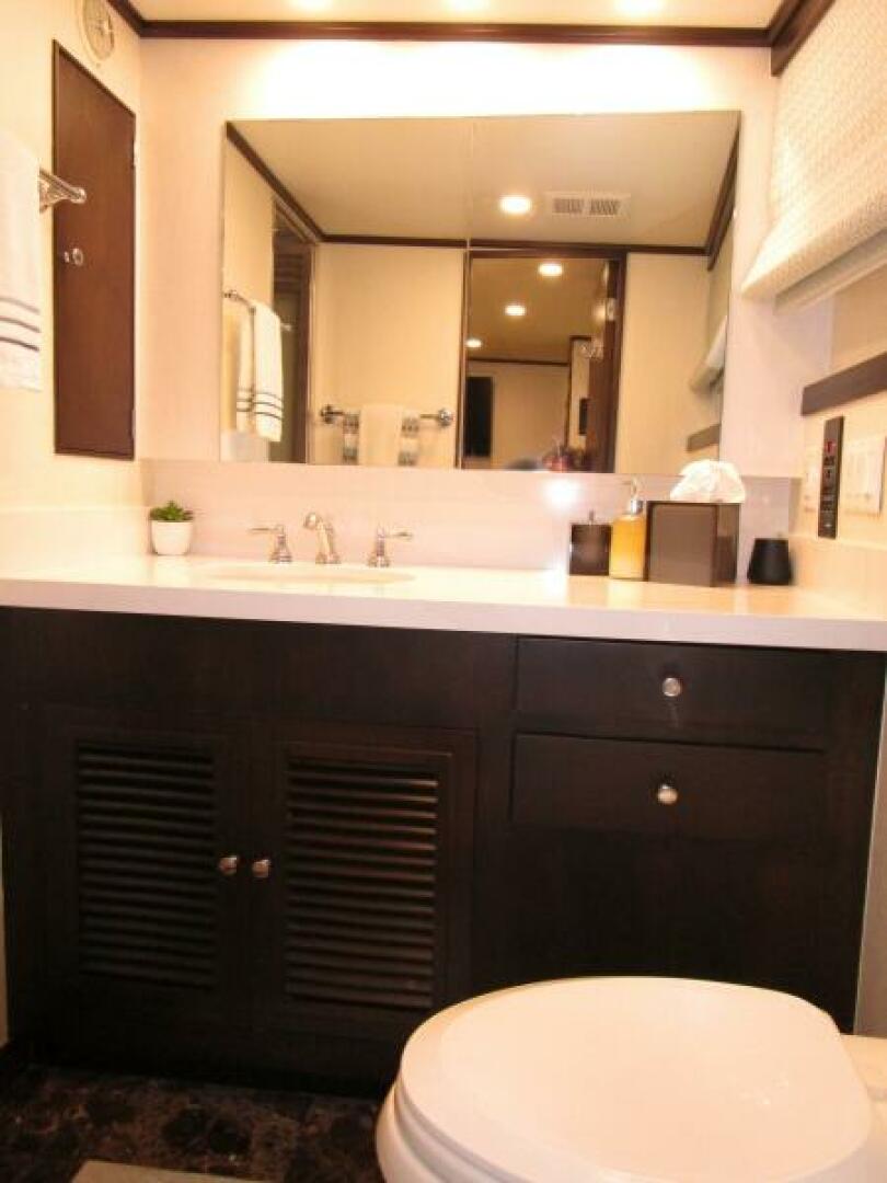 Burger-Flush Deck with Flybridge 1986-SHEPSL X Ft. Lauderdale-Florida-United States-His Head -5935205 | Thumbnail