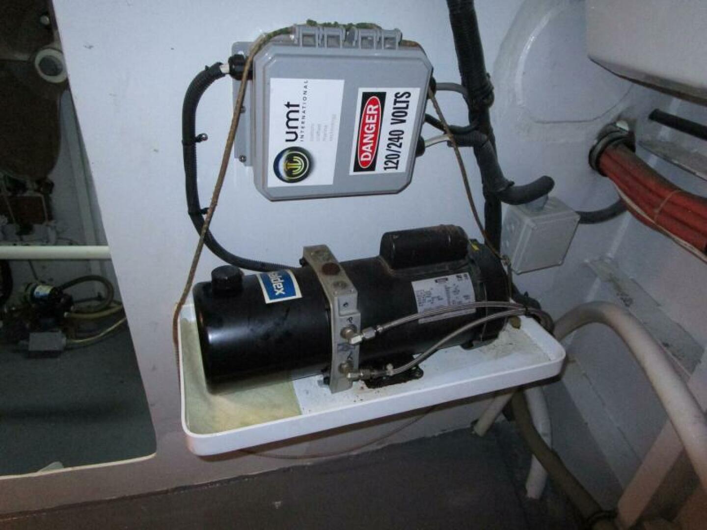 Burger-Flush Deck with Flybridge 1986-SHEPSL X Ft. Lauderdale-Florida-United States-Davit Hydraulic System -5935230 | Thumbnail