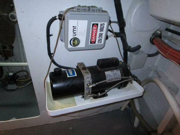 Burger-Flush Deck with Flybridge 1986-SHEPSL X Ft. Lauderdale-Florida-United States-Davit Hydraulic System -5935230