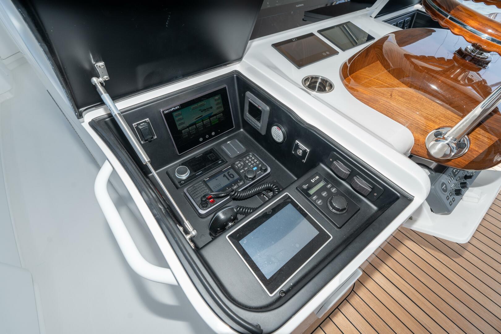 Viking-90C 2025-Zatara Anna Maria -Florida-United States-2025 Viking 90C Zatara -5939446 | Thumbnail