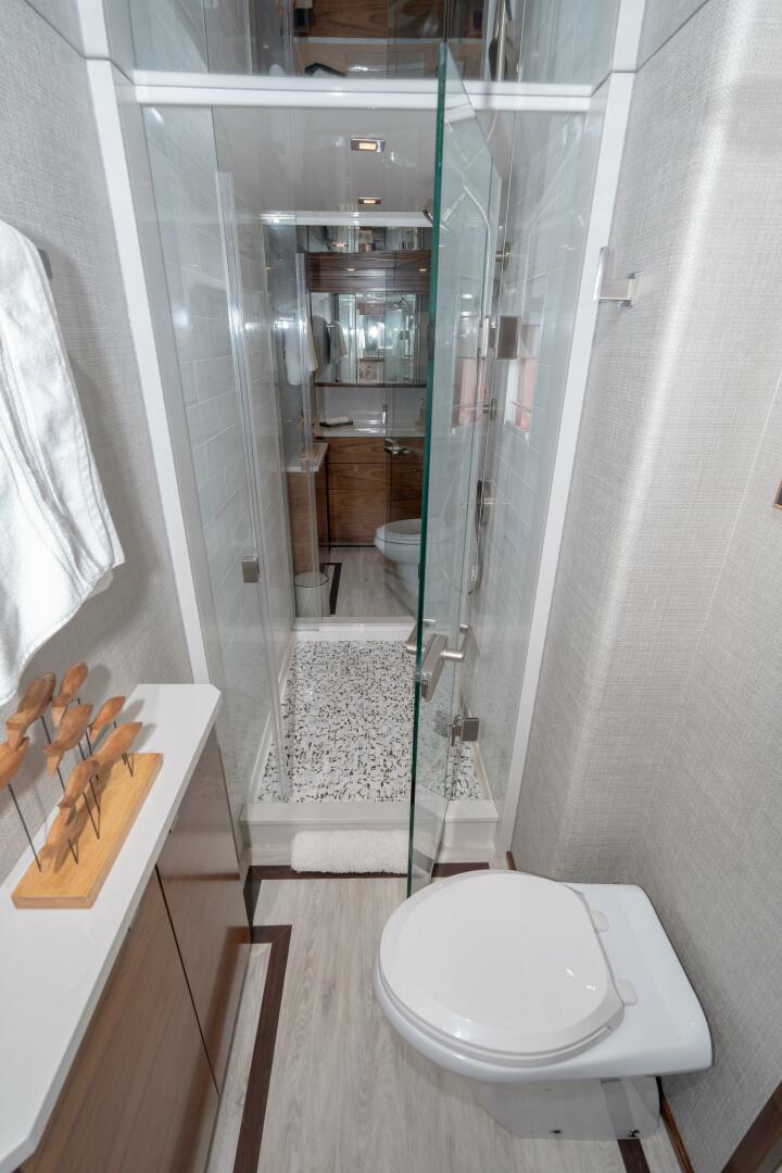 Viking-90C 2025-Zatara Anna Maria -Florida-United States-2025 Viking 90C Zatara  Shower-5939734 | Thumbnail