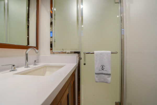 Marlow-Explorer 70E-CB 2025-ENTERPRISE Clearwater-Florida-United States-Master Stateroom Head Facing Port-5944261
