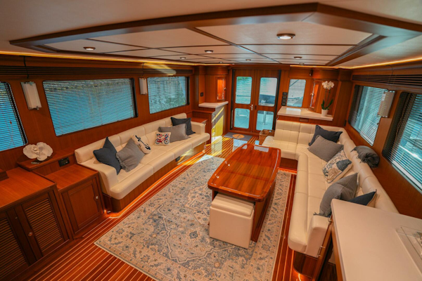 Marlow-Explorer 70E-CB 2025-ENTERPRISE Clearwater-Florida-United States-Salon Facing Starboard Aft-5944236