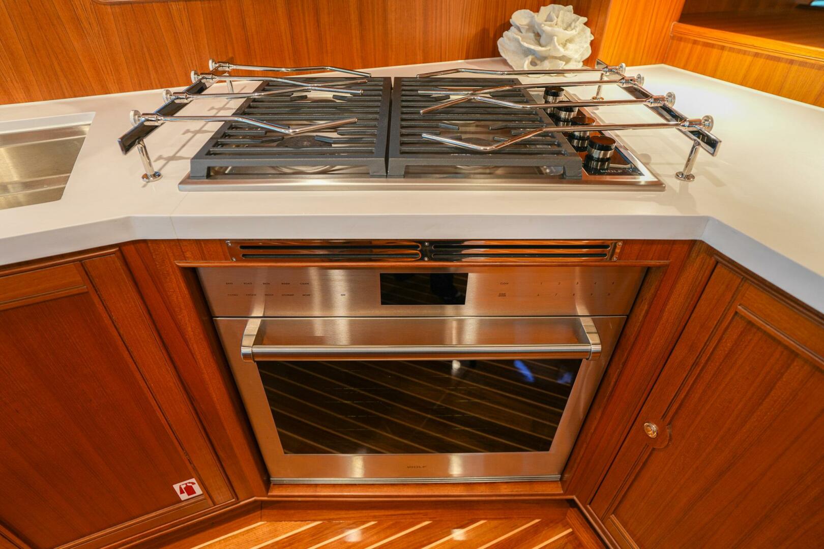 Marlow-Explorer 70E-CB 2025-ENTERPRISE Clearwater-Florida-United States-Galley Cooktop and Oven-5944242 | Thumbnail