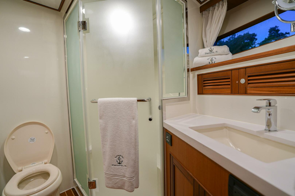 Marlow-Explorer 70E-CB 2025-ENTERPRISE Clearwater-Florida-United States VIP Head Facing Port Aft-5944253