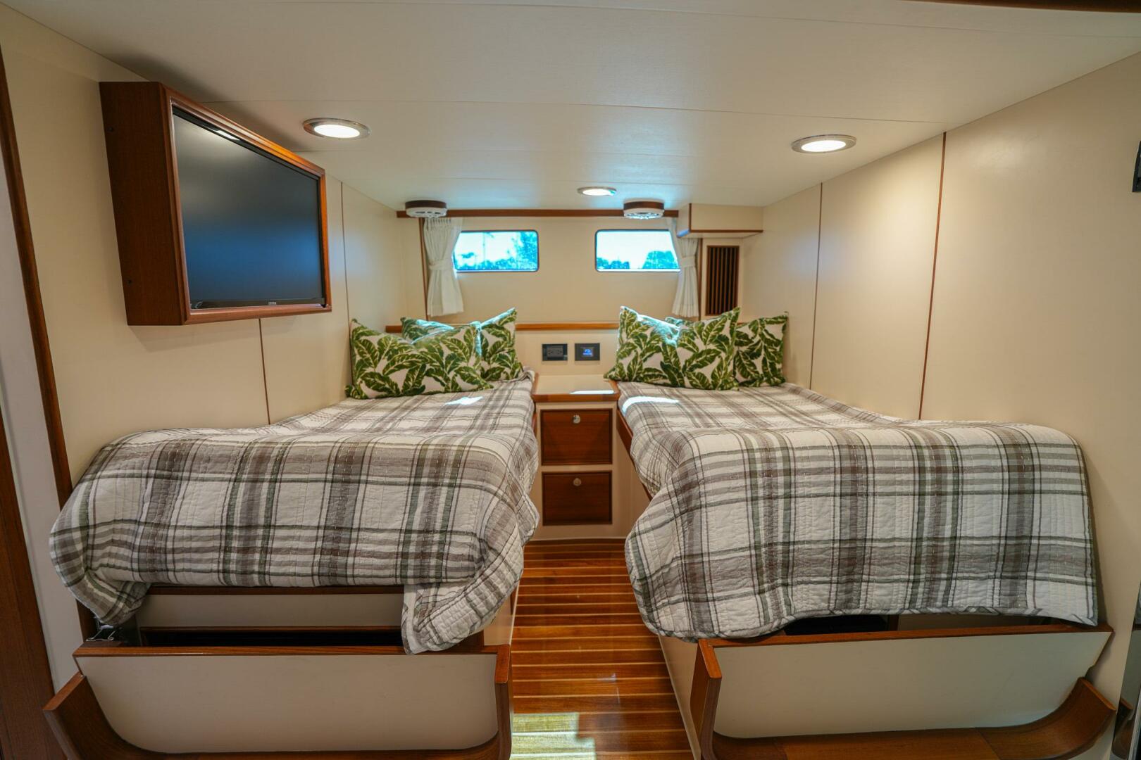 Marlow-Explorer 70E-CB 2025-ENTERPRISE Clearwater-Florida-United States-Crew Bunks Facing Starboard-5944282 | Thumbnail