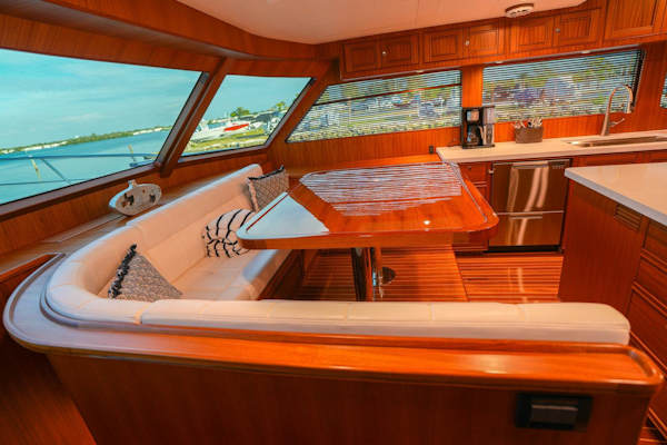 Marlow-Explorer 70E-CB 2025-ENTERPRISE Clearwater-Florida-United States-Forward Dinette Facing Starboard-5944247