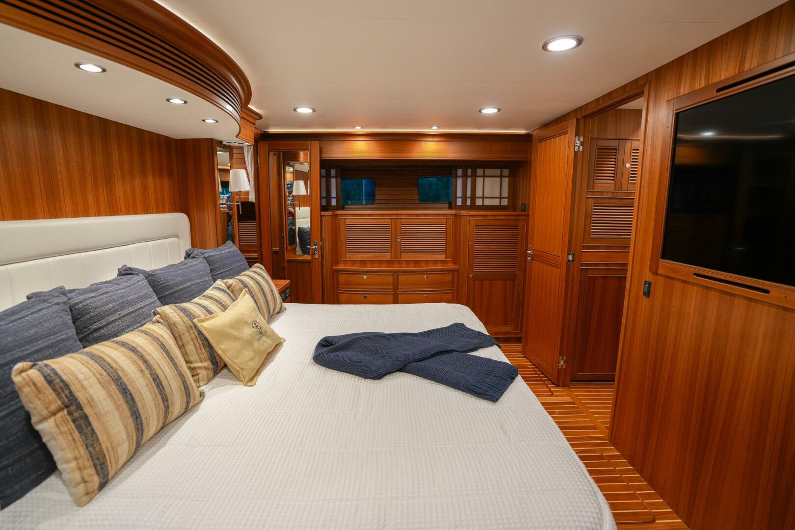 Marlow-Explorer 70E-CB 2025-ENTERPRISE Clearwater-Florida-United States-Master Stateroom Facing Port-5944259 | Thumbnail