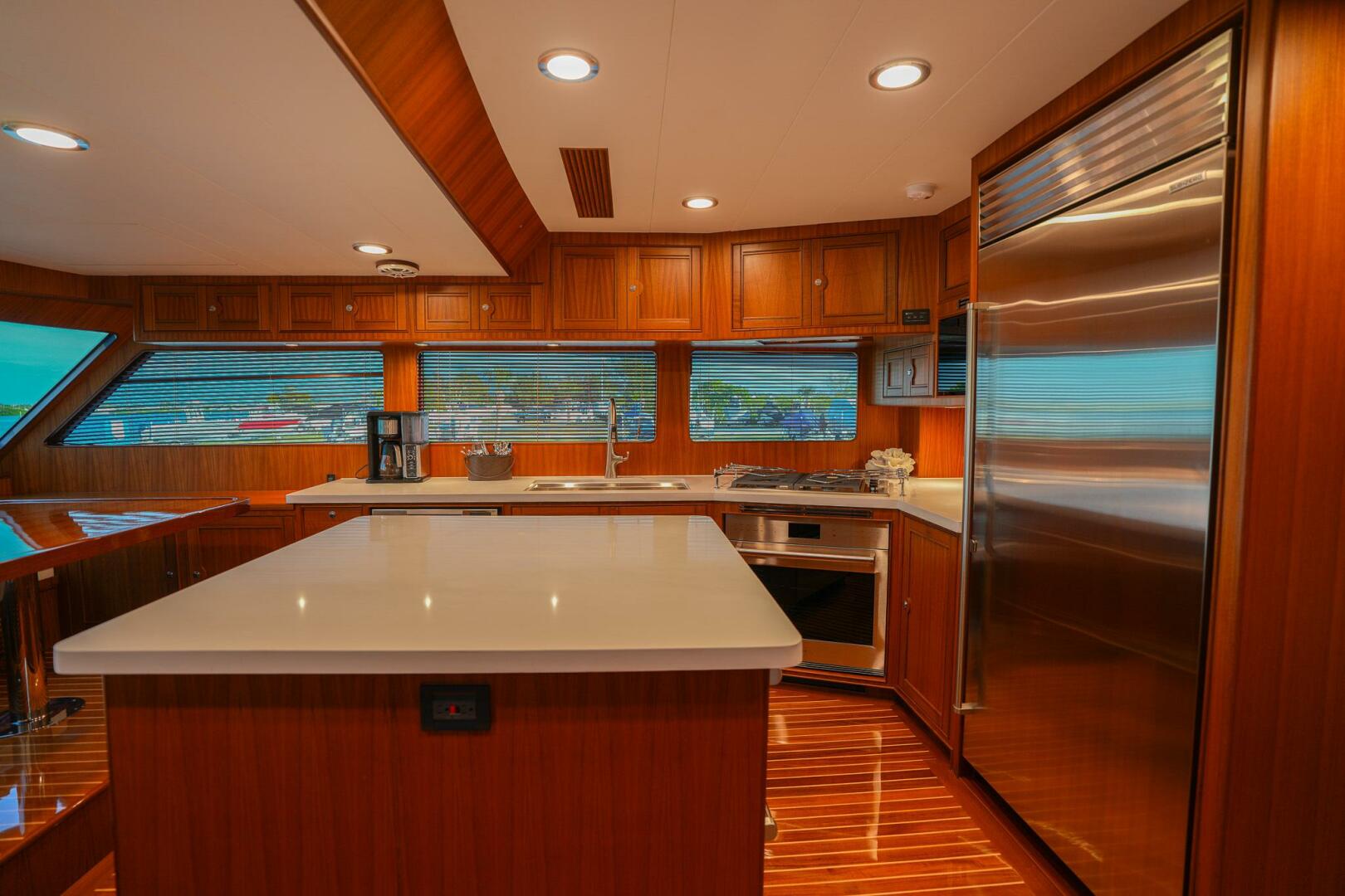 Marlow-Explorer 70E-CB 2025-ENTERPRISE Clearwater-Florida-United States-Galley Facing Starboard-5944238 | Thumbnail