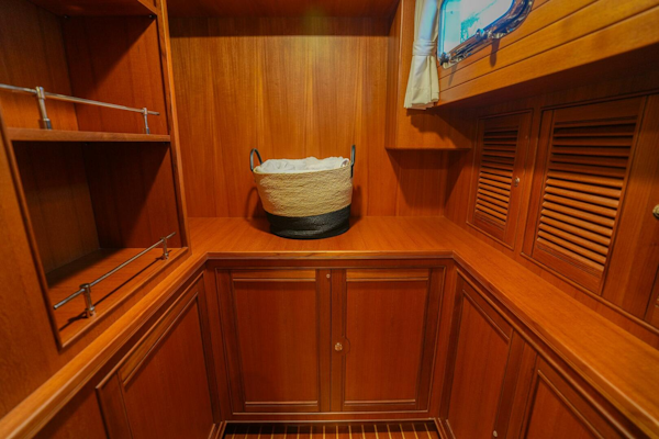 Marlow-Explorer 70E-CB 2025-ENTERPRISE Clearwater-Florida-United States Master Stateroom Walk-In Closet-5944260