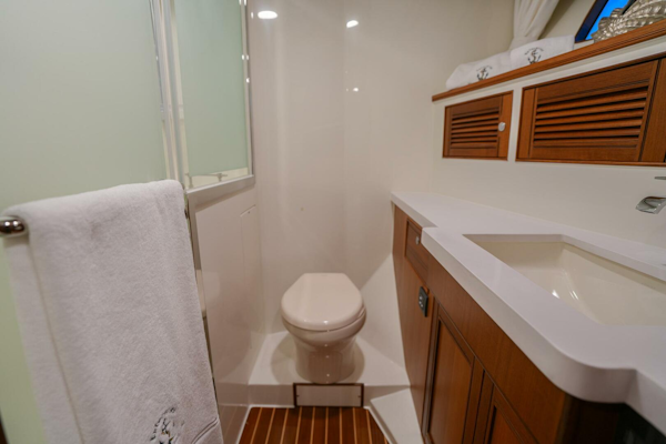 Marlow-Explorer 70E-CB 2025-ENTERPRISE Clearwater-Florida-United States-Starboard Guest En Suite Head-5944256
