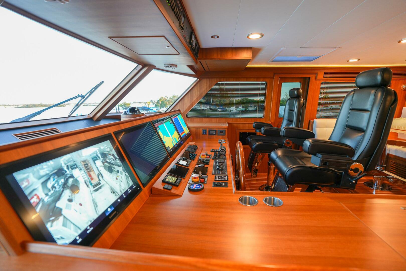 Marlow-Explorer 70E-CB 2025-ENTERPRISE Clearwater-Florida-United States-Command Bridge Facing Starboard-5944264 | Thumbnail