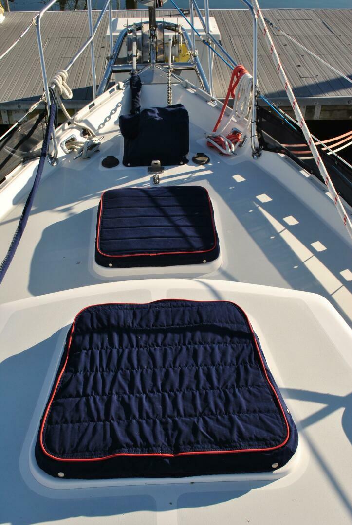 Valiant-42 CE 2010-Fidelity Gloucester Point-Virginia-United States-Foredeck-5960405 | Thumbnail