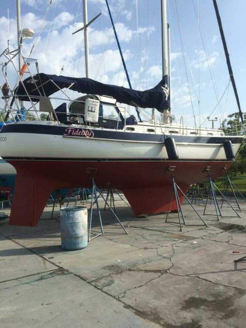 Valiant-42 CE 2010-Fidelity Gloucester Point-Virginia-United States-On the Hard-5960399 | Thumbnail