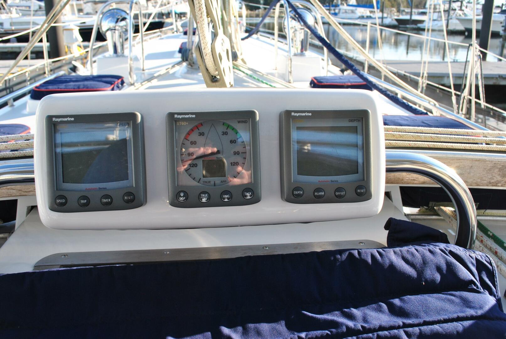 Valiant-42 CE 2010-Fidelity Gloucester Point-Virginia-United States-Instruments-5960406 | Thumbnail