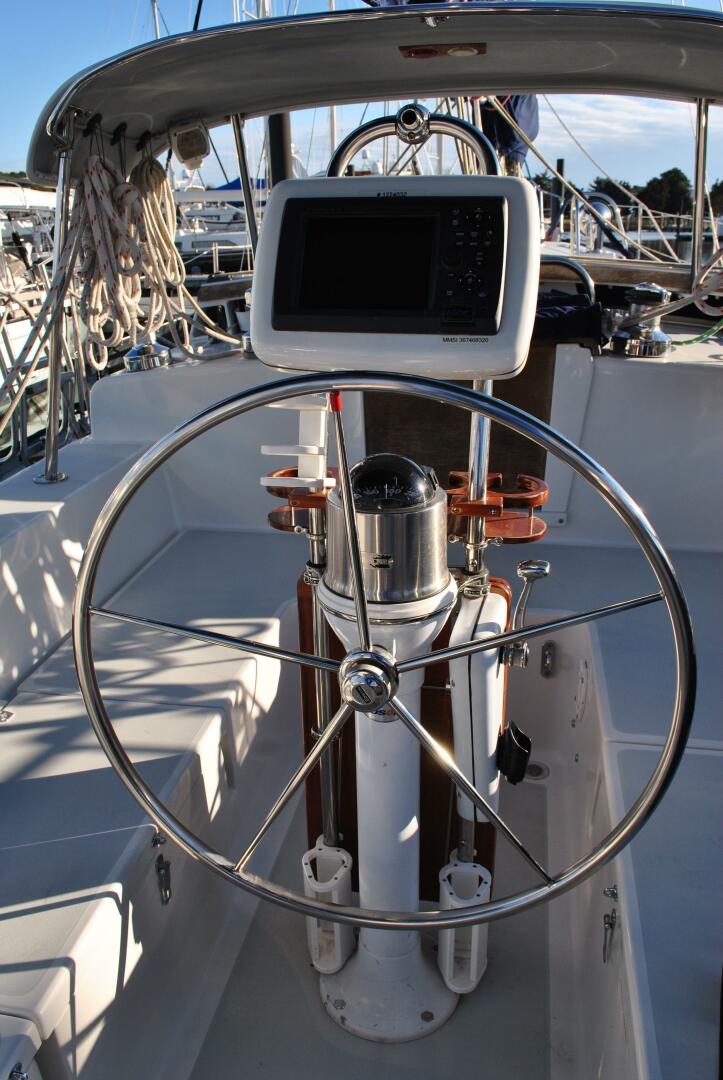 Valiant-42 CE 2010-Fidelity Gloucester Point-Virginia-United States-Helm-5960400 | Thumbnail