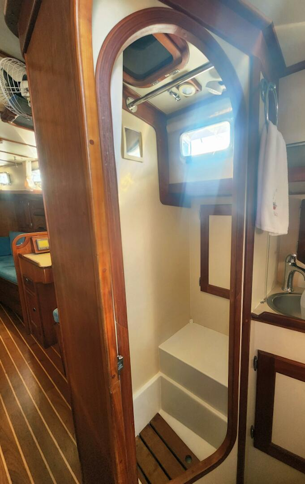 Valiant-42 CE 2010-Fidelity Gloucester Point-Virginia-United States-Shower-5960469