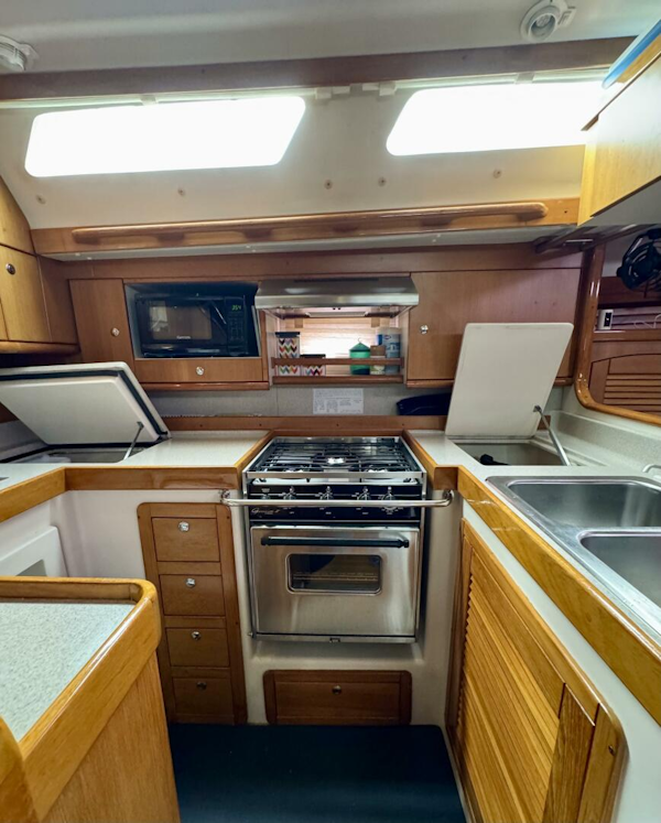 Catalina-470 2005-Hale Moana Monterey-California-United States-5967645