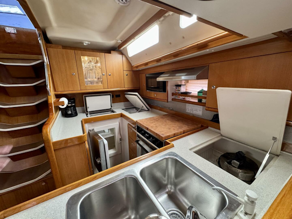 Catalina-470 2005-Hale Moana Monterey-California-United States-5967647