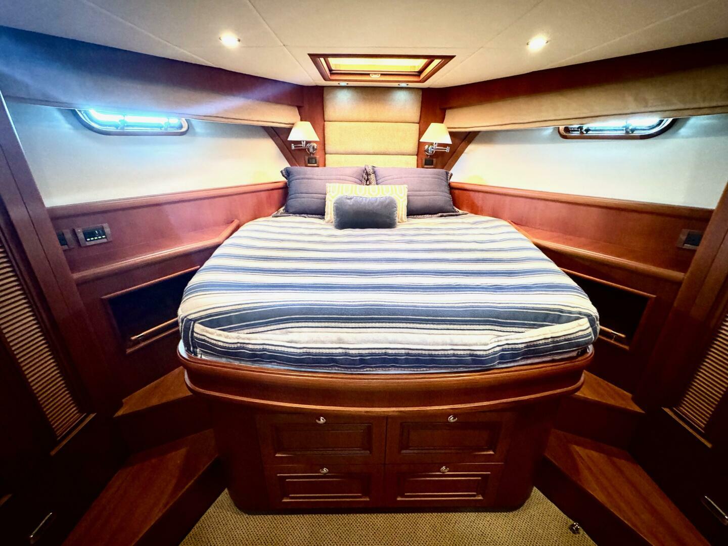 Grand Banks-Aleutian 53RP 2012-TOORA LOORA  BOSTON-Massachusetts-United States-VIP Stateroom-5997332 | Thumbnail