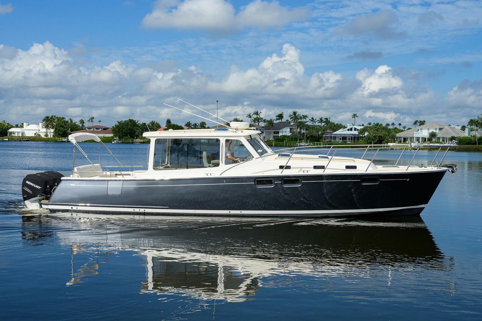 MJM-43z 2019-Scout North Palm Beach-Florida-United States-MJM 43 Scout  Exterior Profile-5978618 | Thumbnail