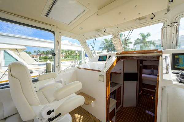 MJM-43z 2019-Scout North Palm Beach-Florida-United States-MJM 43 Scout  Exterior Helm-5971298