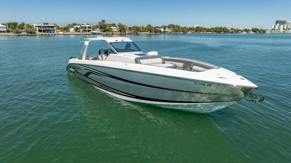 Cigarette-42 Auroris 2024 -Miami Beach-Florida-United States-5972370