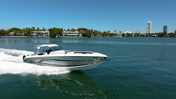 Cigarette-42 Auroris 2024 -Miami Beach-Florida-United States-5972344