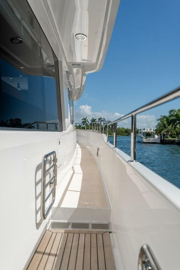 Offshore Yachts 2027 -Newport Beach-California-United States-5976637
