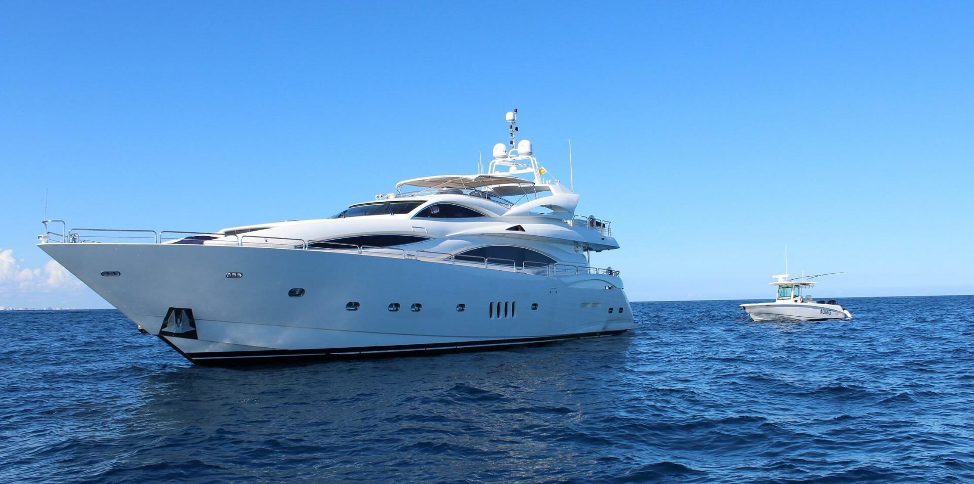 Sunseeker-Manhattan 2002-OMG Miami-Florida-United States-5979004 | Thumbnail