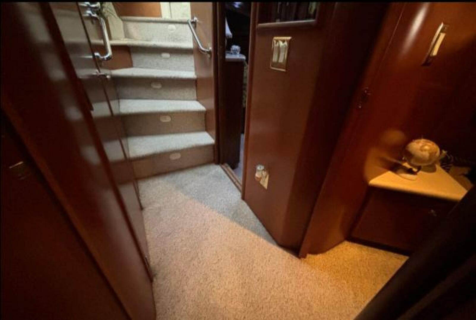 Carver-530 Voyager 1998-Moonstruck Charlestown-Massachusetts-United States-5984546 | Thumbnail