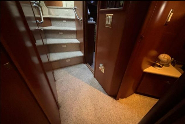 Carver-530 Voyager 1998-Moonstruck Charlestown-Massachusetts-United States-5984546