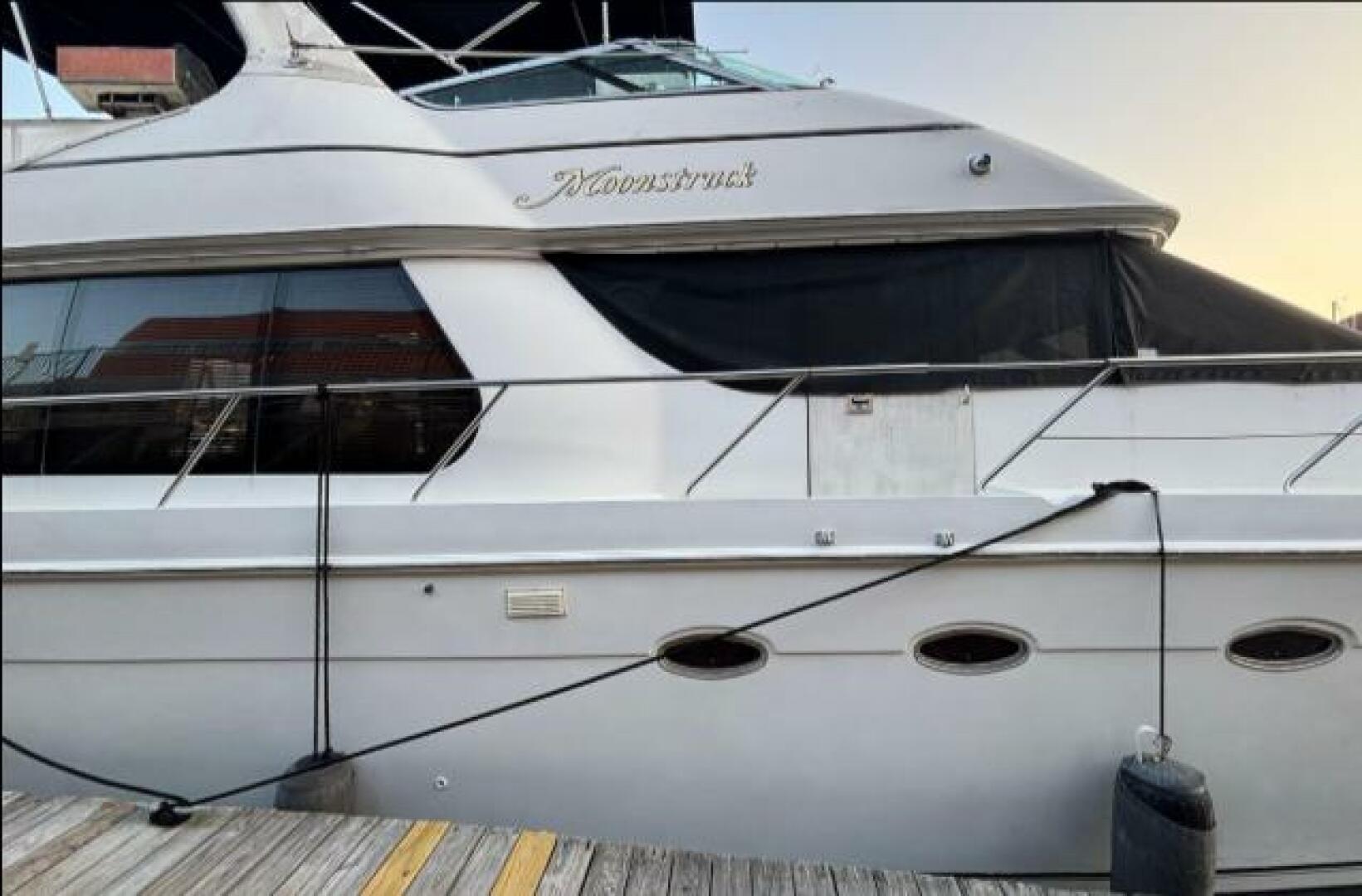 Carver-530 Voyager 1998-Moonstruck Charlestown-Massachusetts-United States-5984529 | Thumbnail