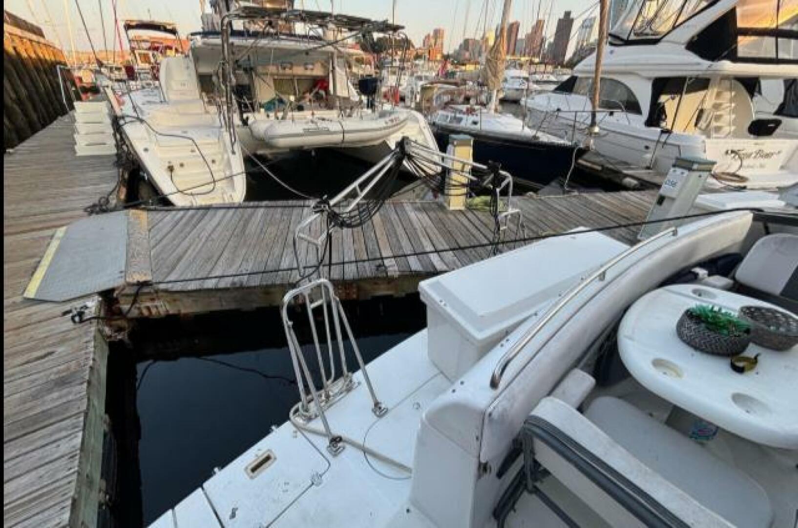 Carver-530 Voyager 1998-Moonstruck Charlestown-Massachusetts-United States-5984534 | Thumbnail