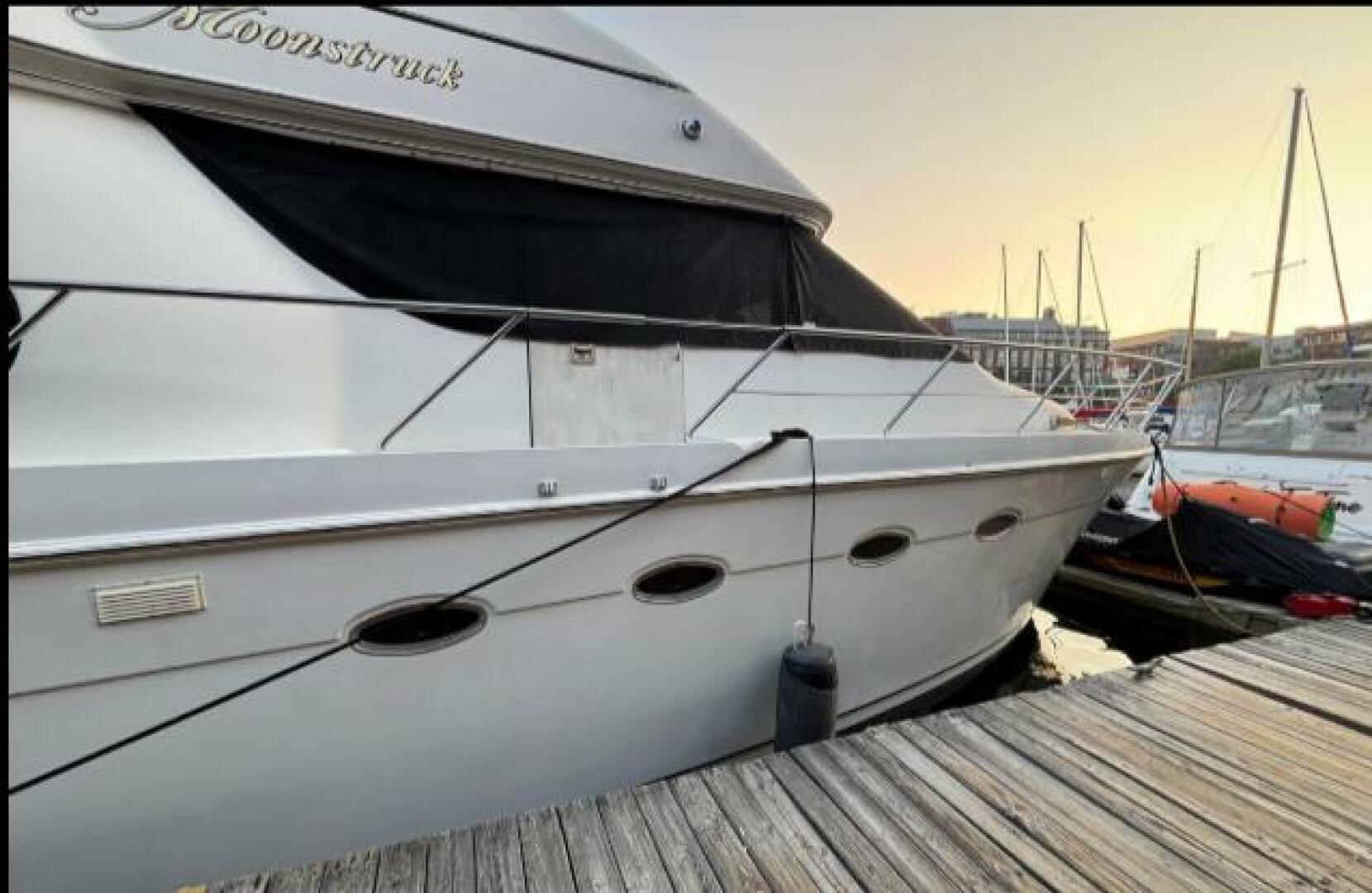 Carver-530 Voyager 1998-Moonstruck Charlestown-Massachusetts-United States-5984530 | Thumbnail
