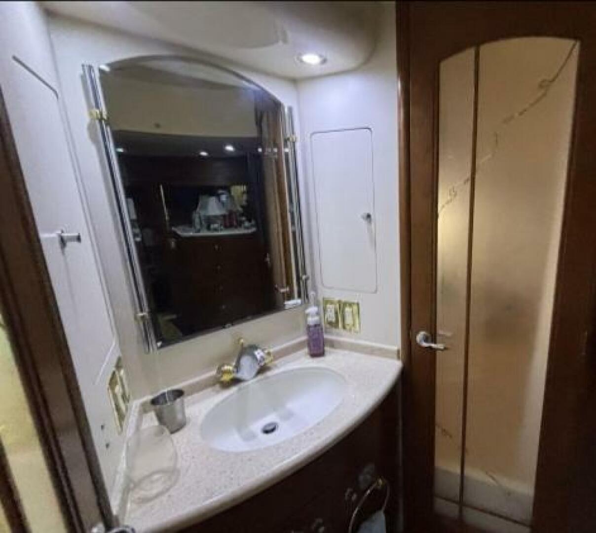 Carver-530 Voyager 1998-Moonstruck Charlestown-Massachusetts-United States-5984554 | Thumbnail