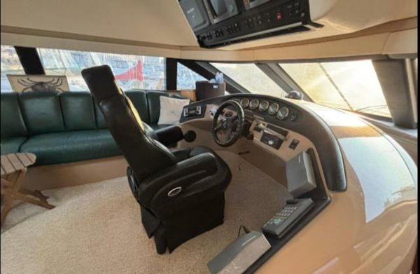 Carver-530 Voyager 1998-Moonstruck Charlestown-Massachusetts-United States-5984560