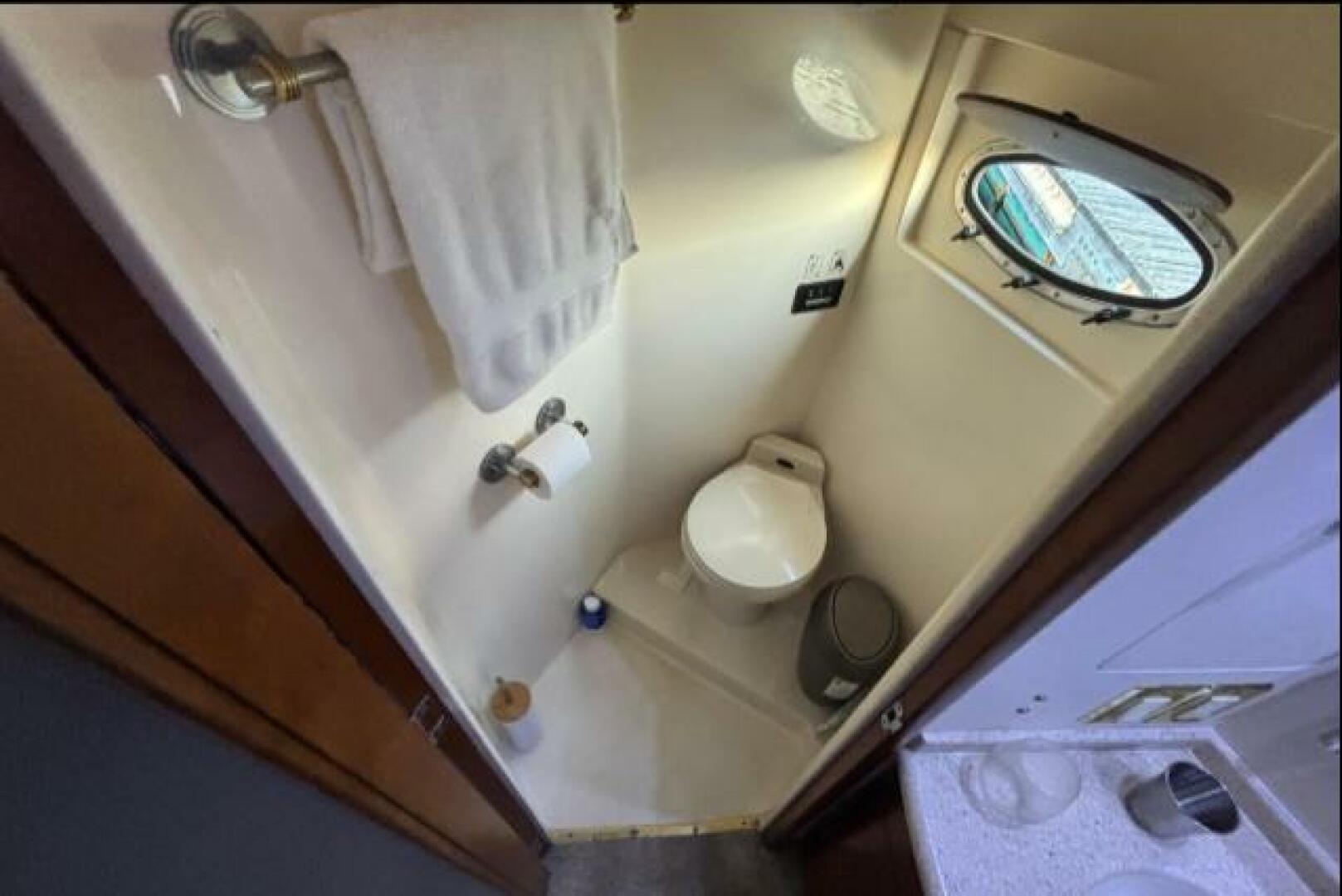 Carver-530 Voyager 1998-Moonstruck Charlestown-Massachusetts-United States-5984553 | Thumbnail