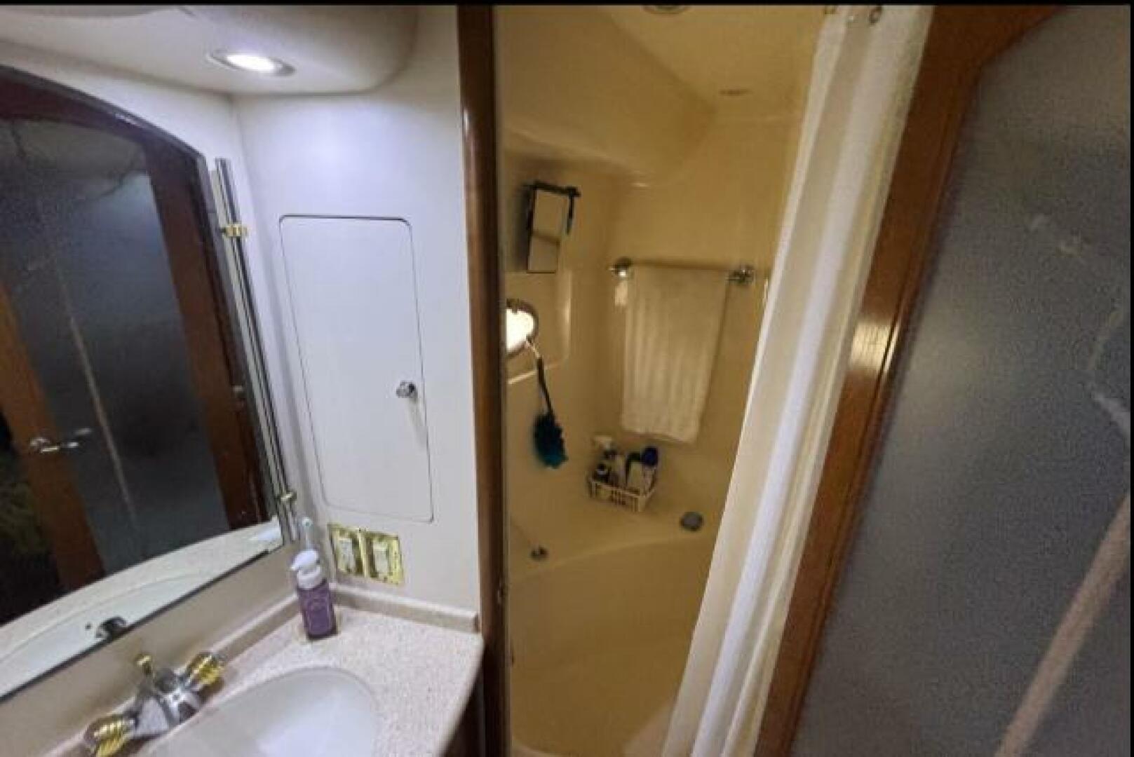 Carver-530 Voyager 1998-Moonstruck Charlestown-Massachusetts-United States-5984549 | Thumbnail